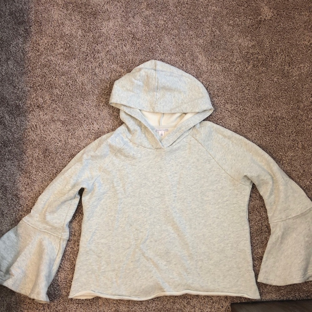 Bell-sleeves, cropped hoodie!